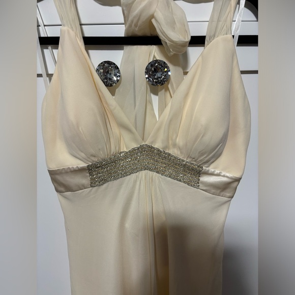 BCBG Silk Halter Dress NWT’s size 12 Marilyn Munro style - Picture 3 of 5